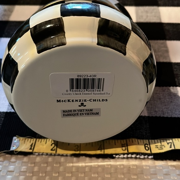 New MacKenzie-Childs Courtney Check Squash Pot. Perfect covered candy dish, etc. - Picture 2 of 4